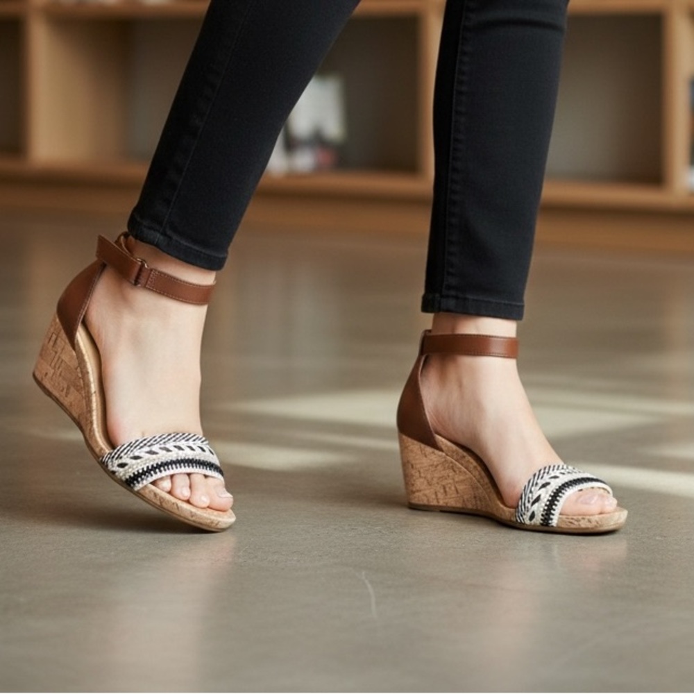 Naturalizer Brown and Black Wedge Sandals